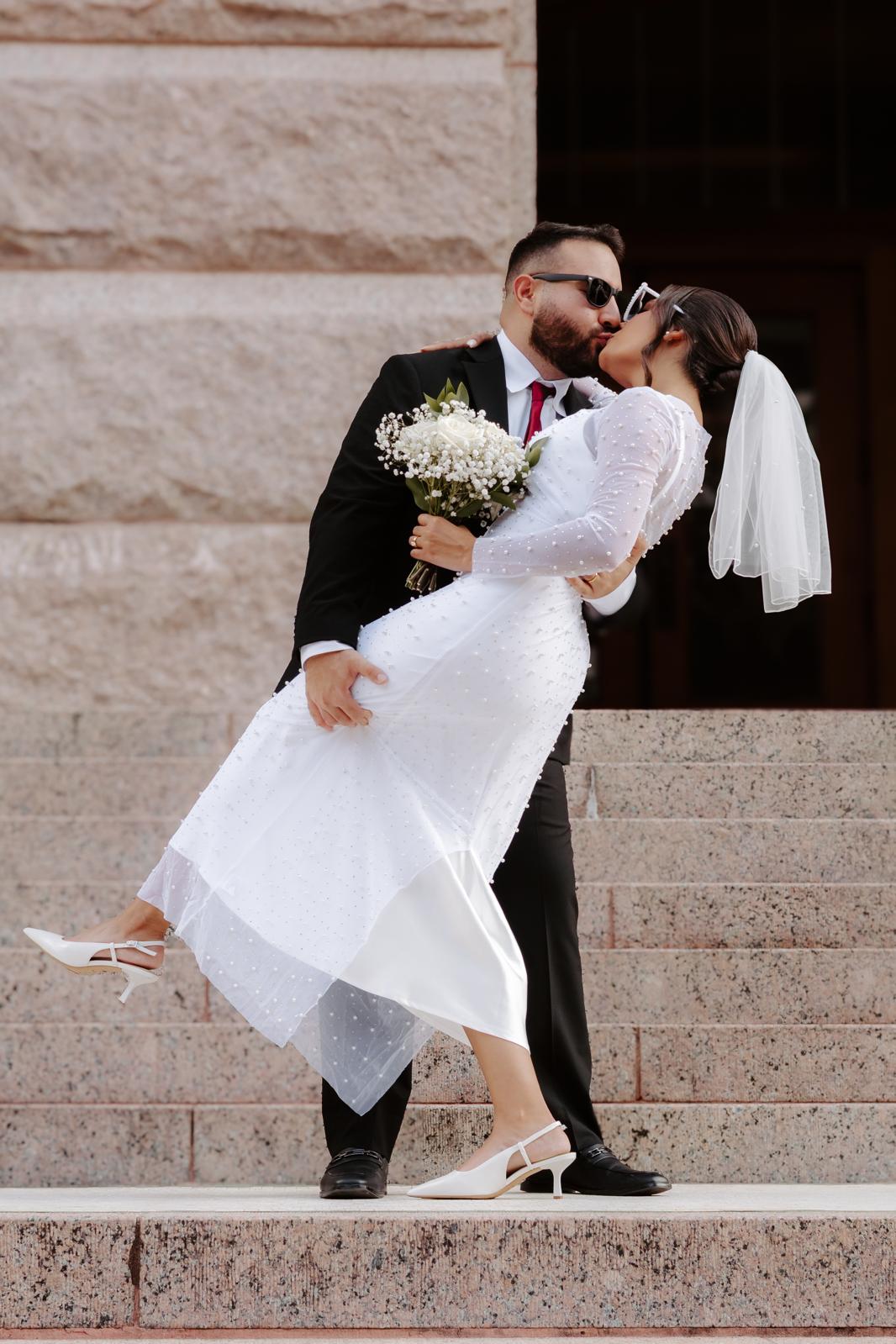 Diego y Valentina celebrando su boda civil
