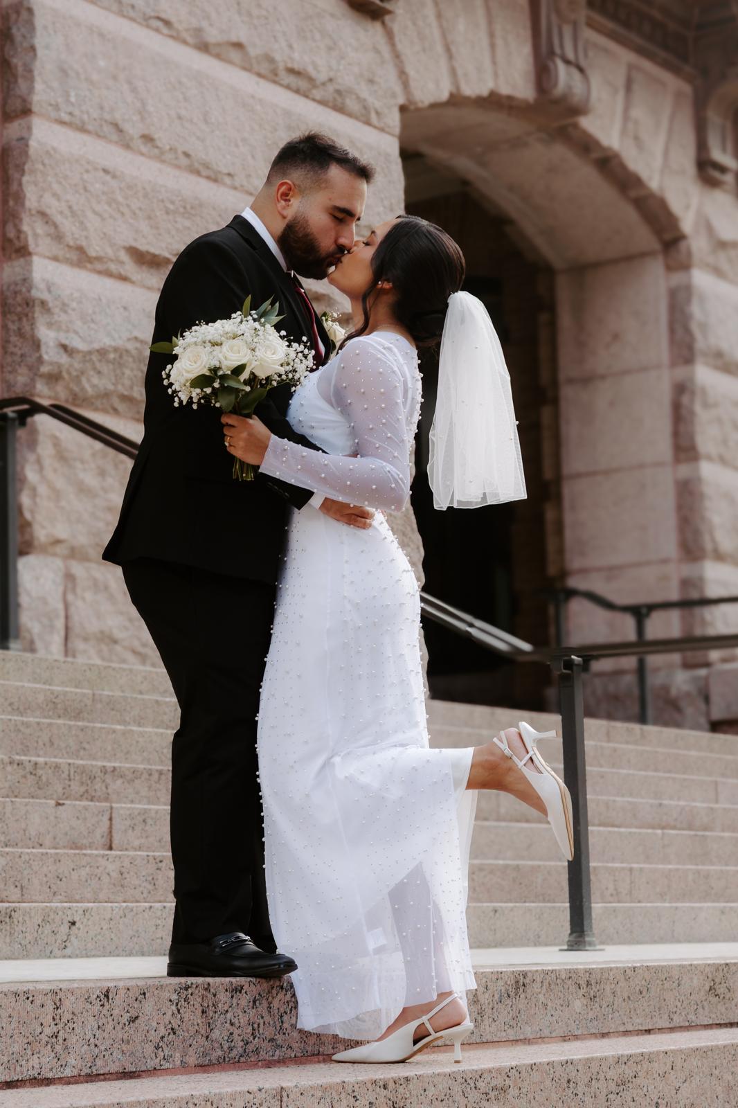 Diego y Valentina besándose