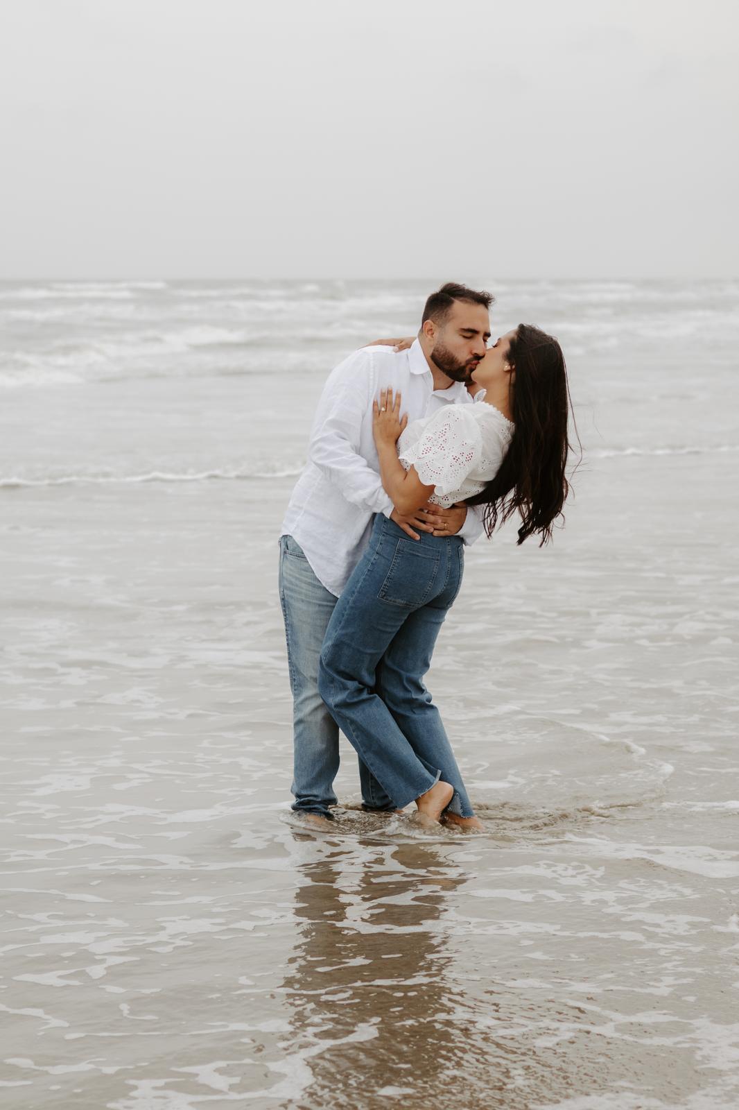 Diego y Valentina en el mar